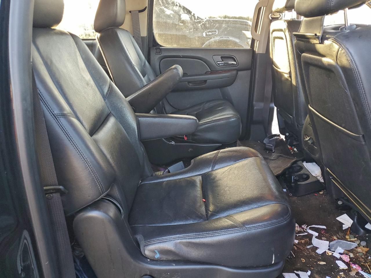 Chevrolet Suburban C1500 Ltz Image 9