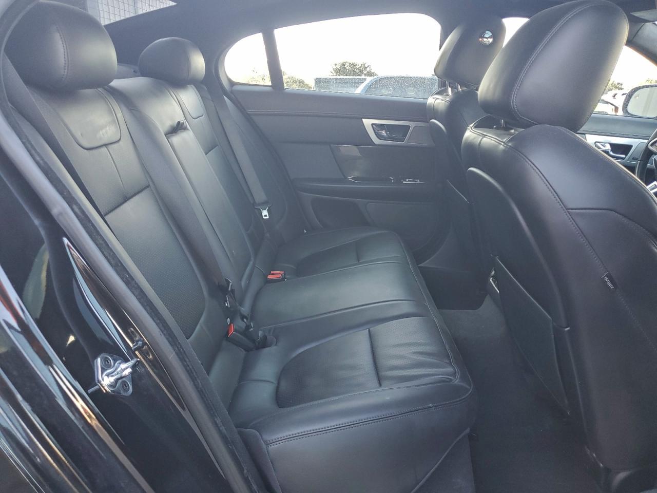 Jaguar XF Supercharged Image 12