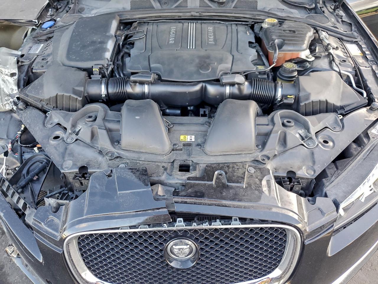 Jaguar XF Supercharged Image 11