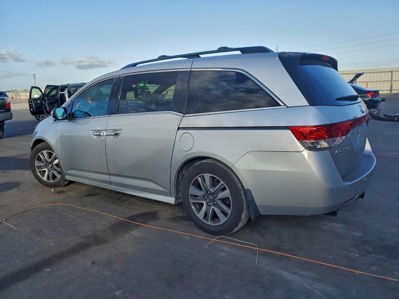 Honda Odyssey Touring Image 4