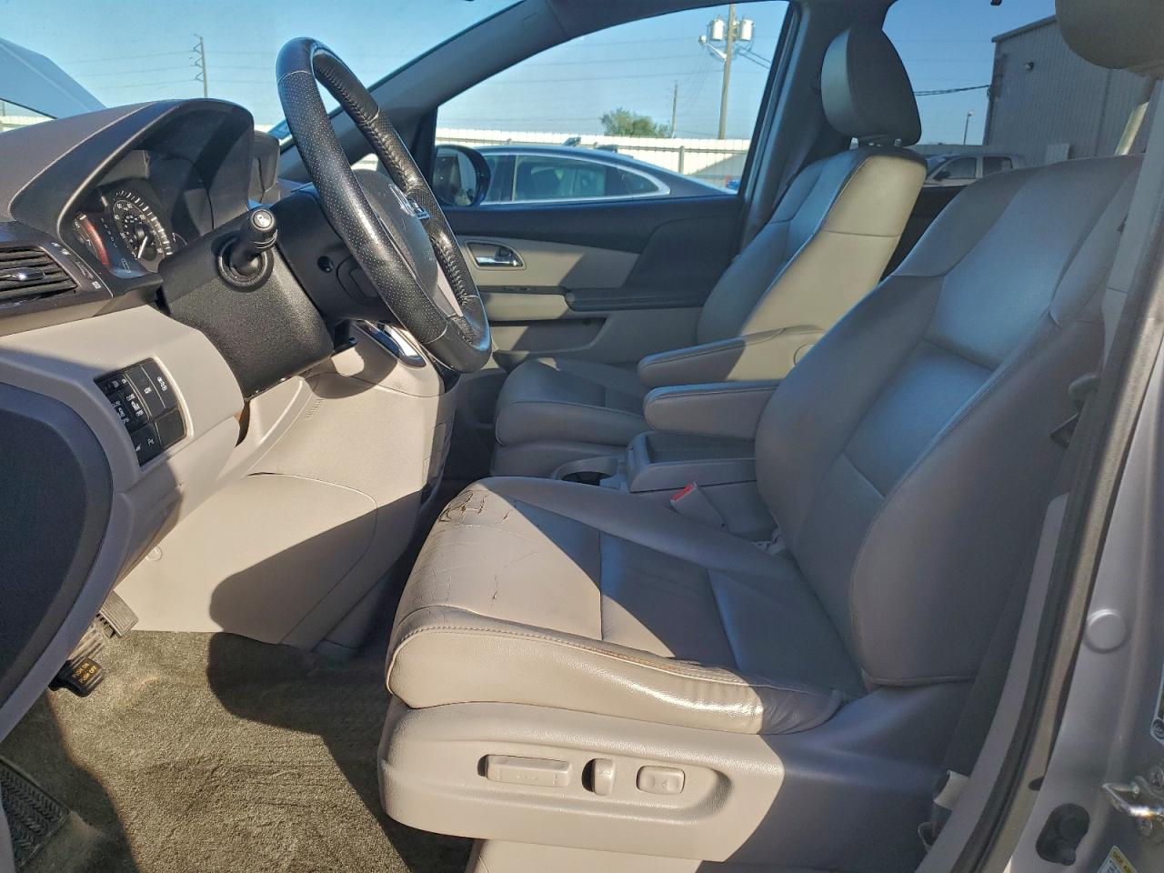 Honda Odyssey Touring Image 13