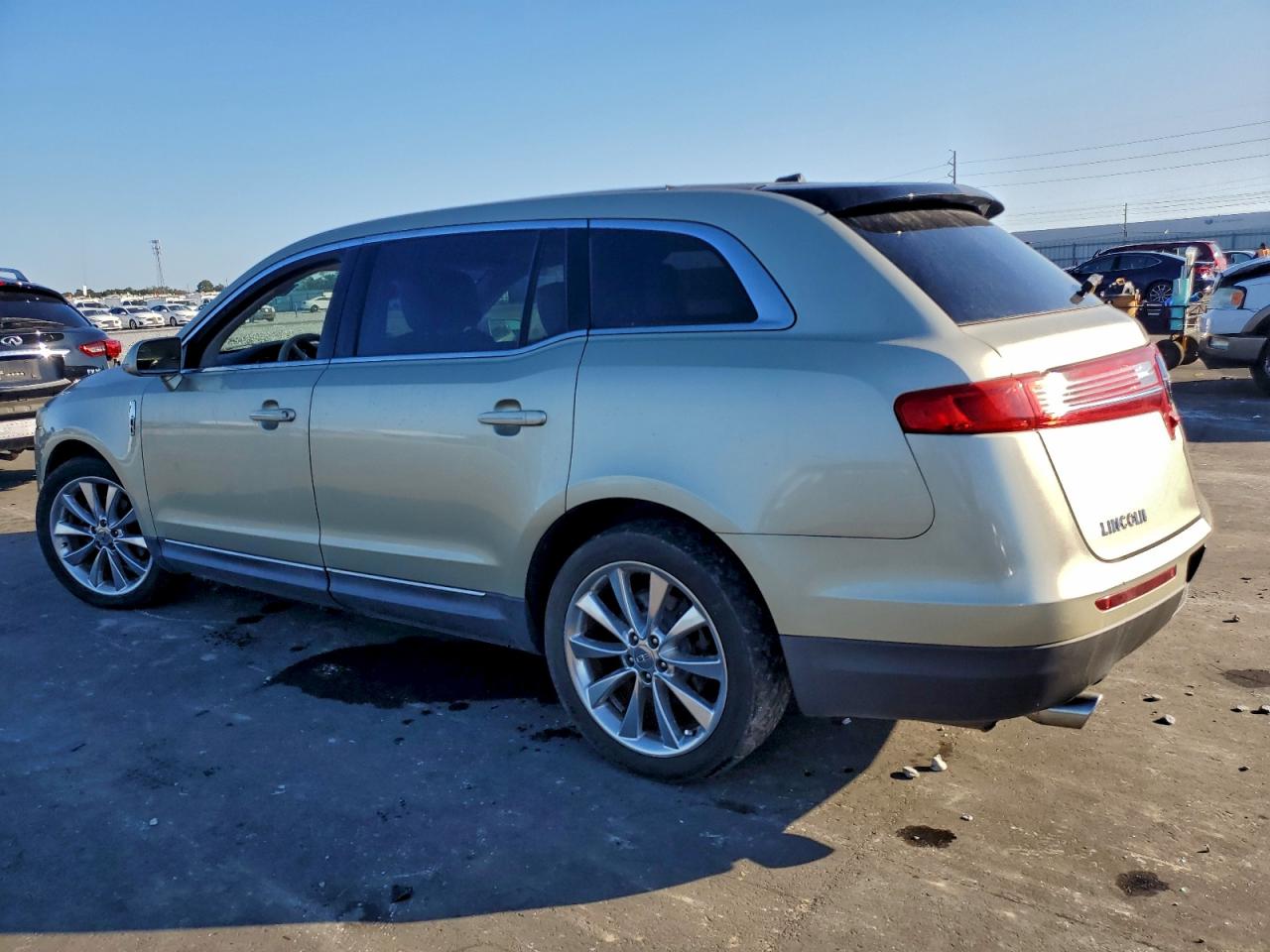 Lincoln MKT Image 2