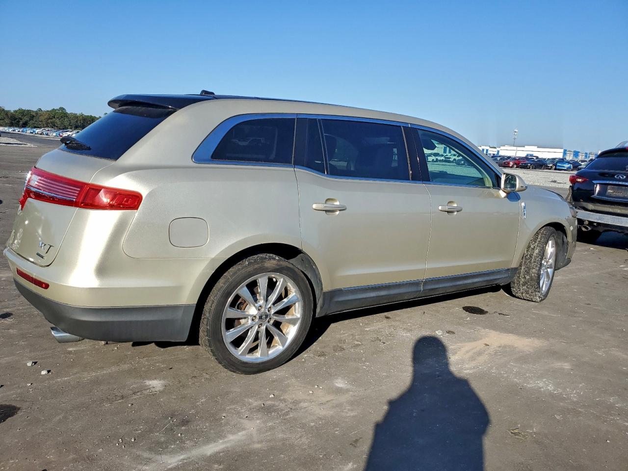 Lincoln MKT Image 3