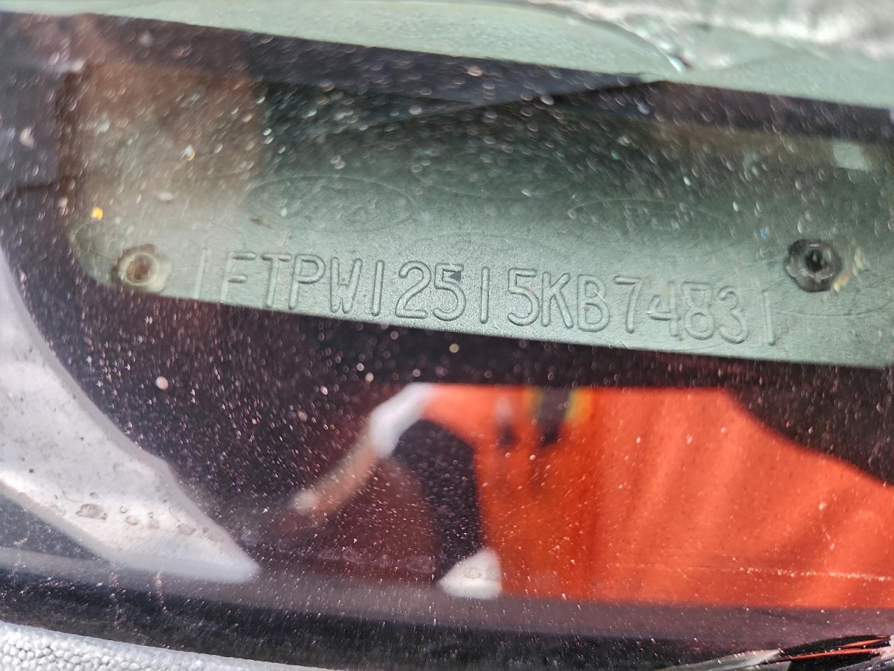 Ford F-150 Supercrew Image 6