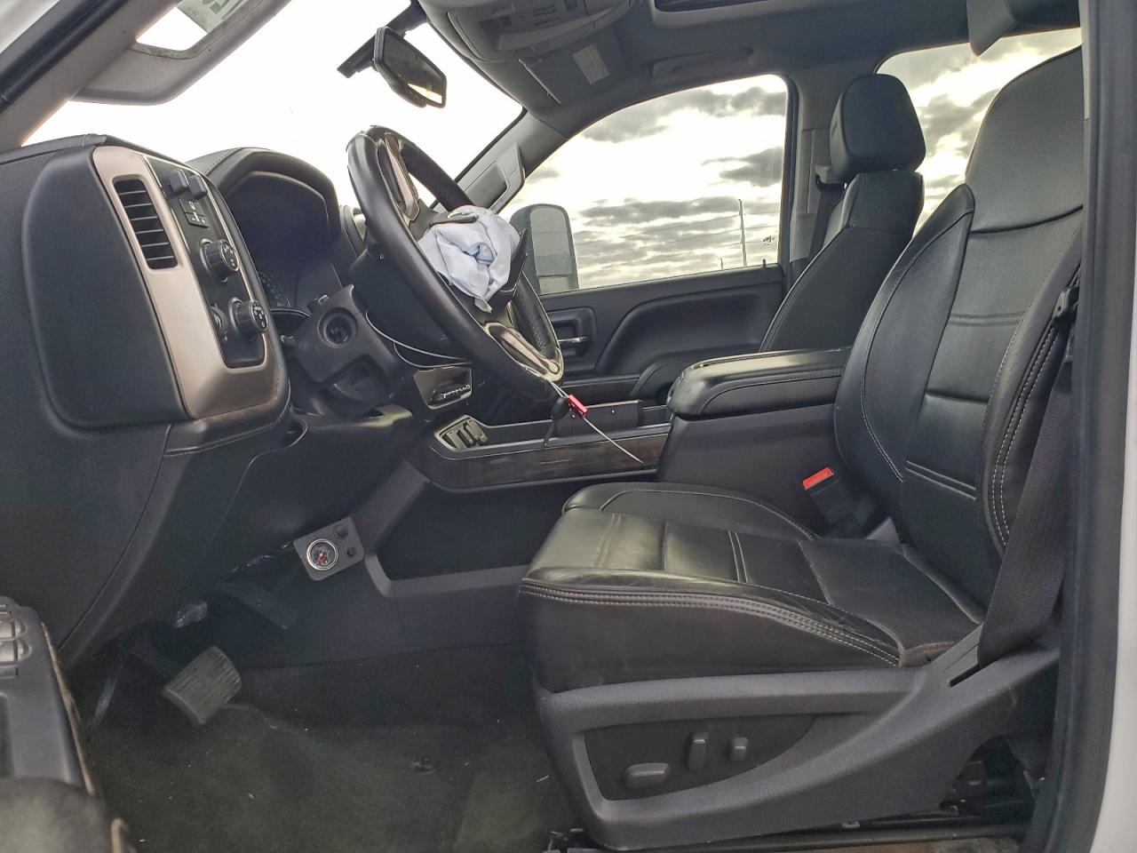 GMC Sierra K2500 Denali Image 4