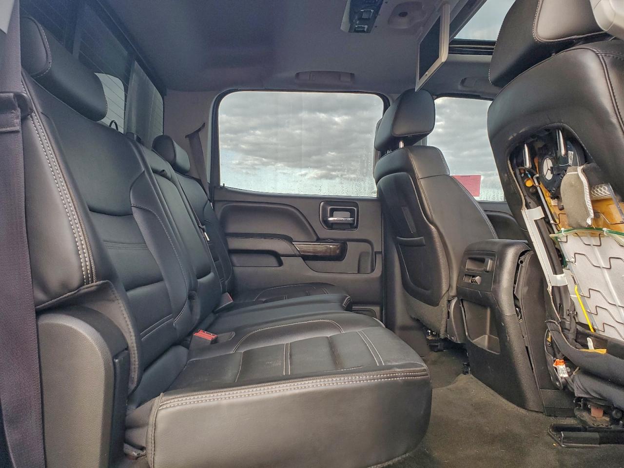 GMC Sierra K2500 Denali Image 5