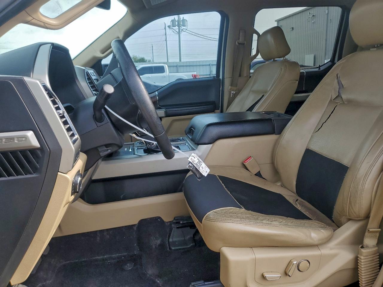 Ford F-150 Supercrew Image 13