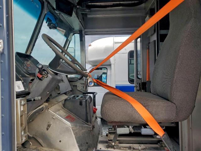 Freightliner Mt45 M Line Walk-in Van Image 5