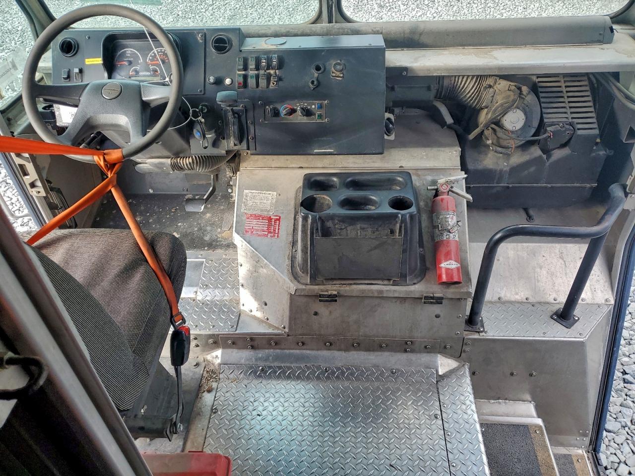 Freightliner Mt45 M Line Walk-in Van Image 7