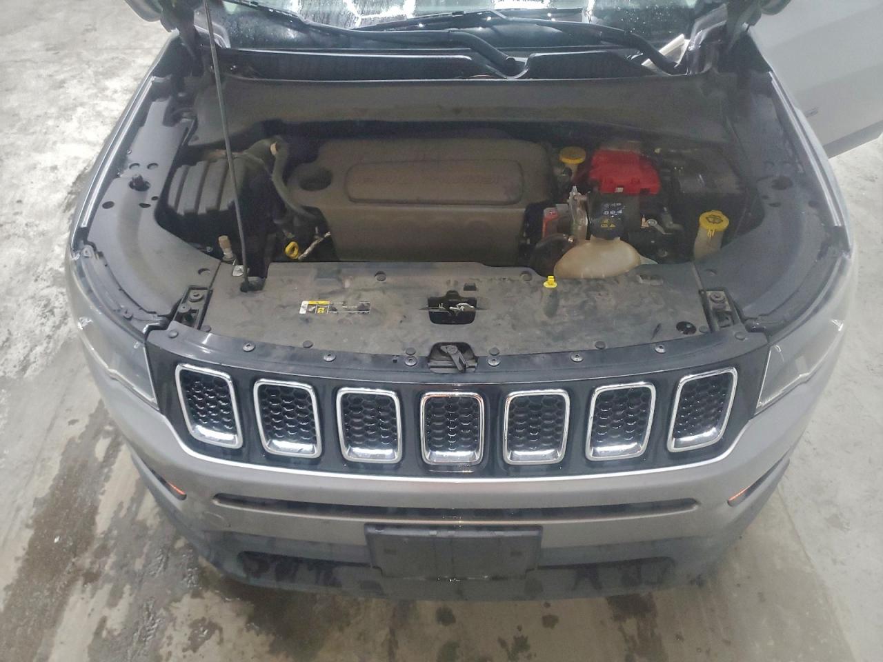 Jeep Compass Latitude Image 2