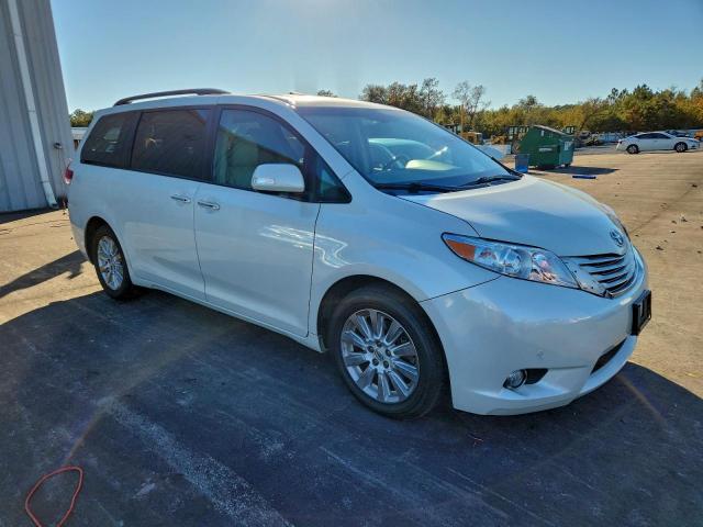 Toyota Sienna Xle Image 10