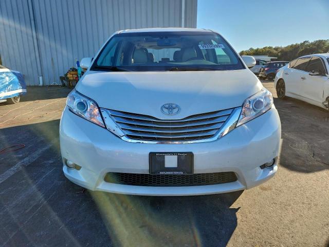 Toyota Sienna Xle Image 6