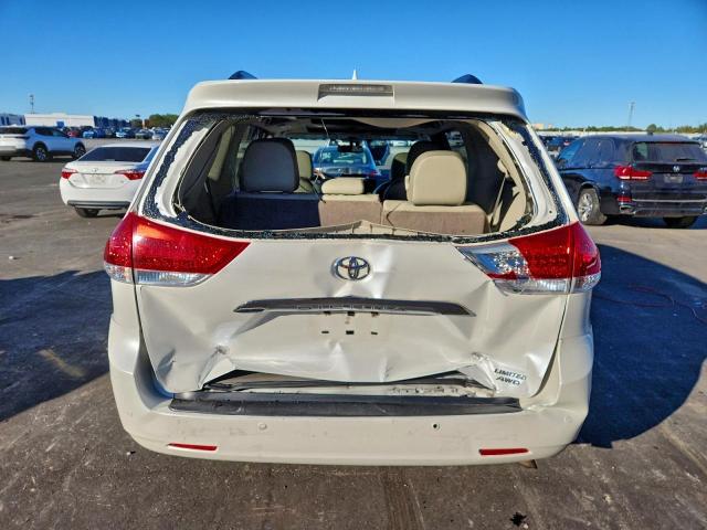 Toyota Sienna Xle Image 2