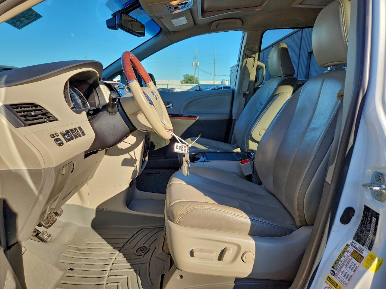 Toyota Sienna Xle Image 5