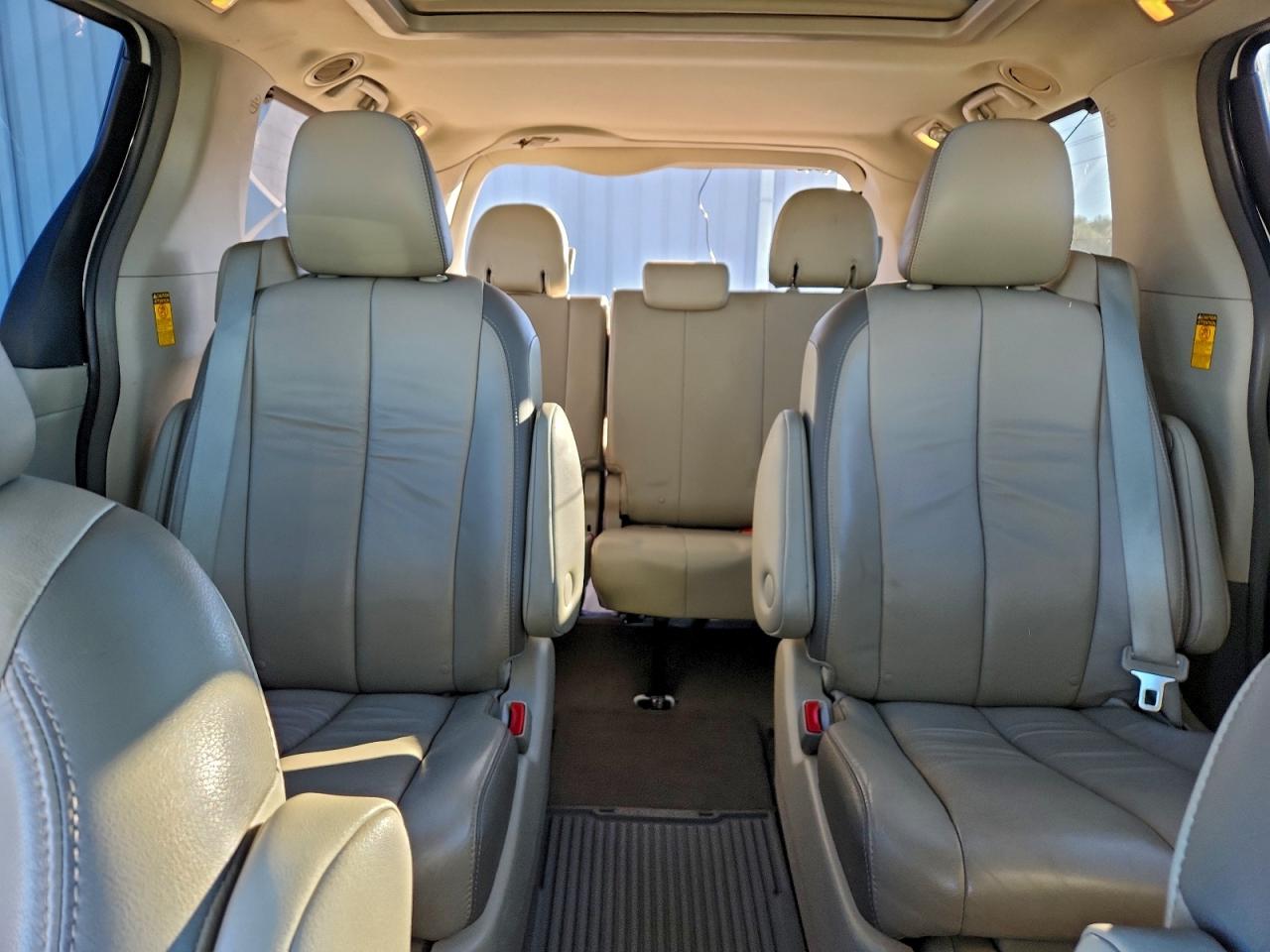 Toyota Sienna Xle Image 12