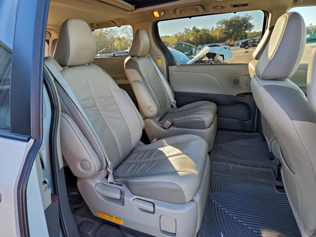 Toyota Sienna Xle Image 8