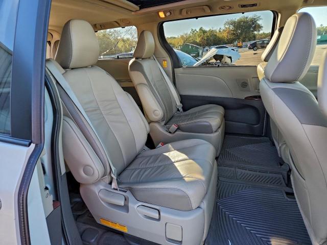 Toyota Sienna Xle Image 8