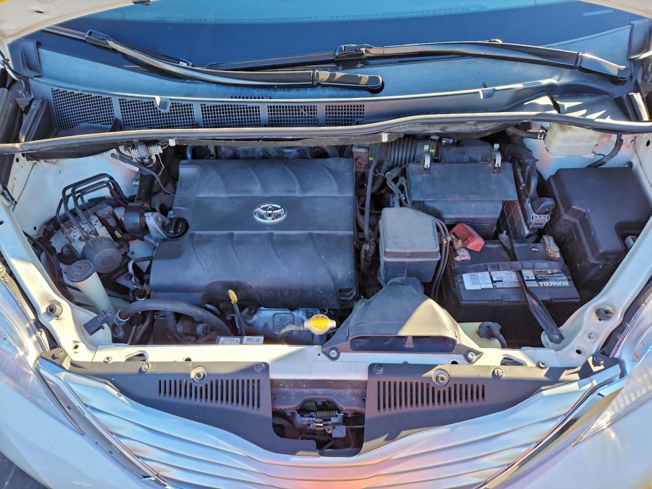 Toyota Sienna Xle Image 9