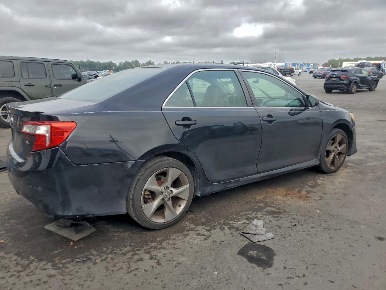 Toyota Camry L Image 3