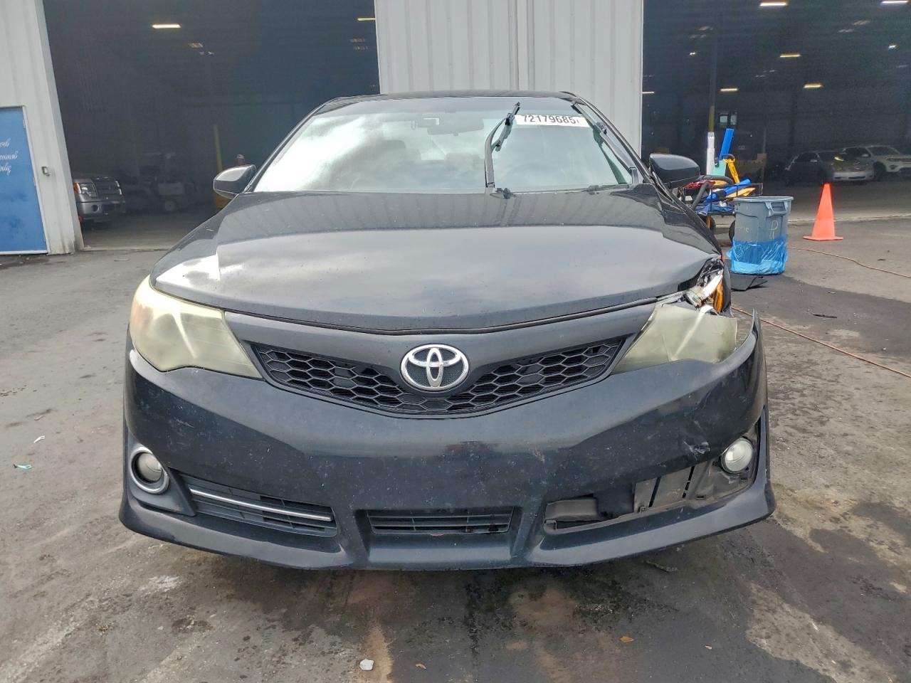 Toyota Camry L Image 11