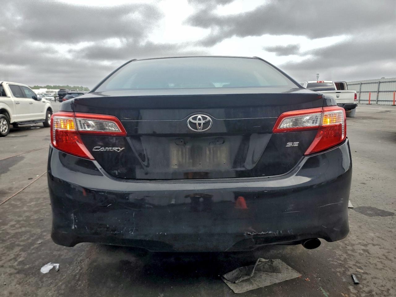 Toyota Camry L Image 12
