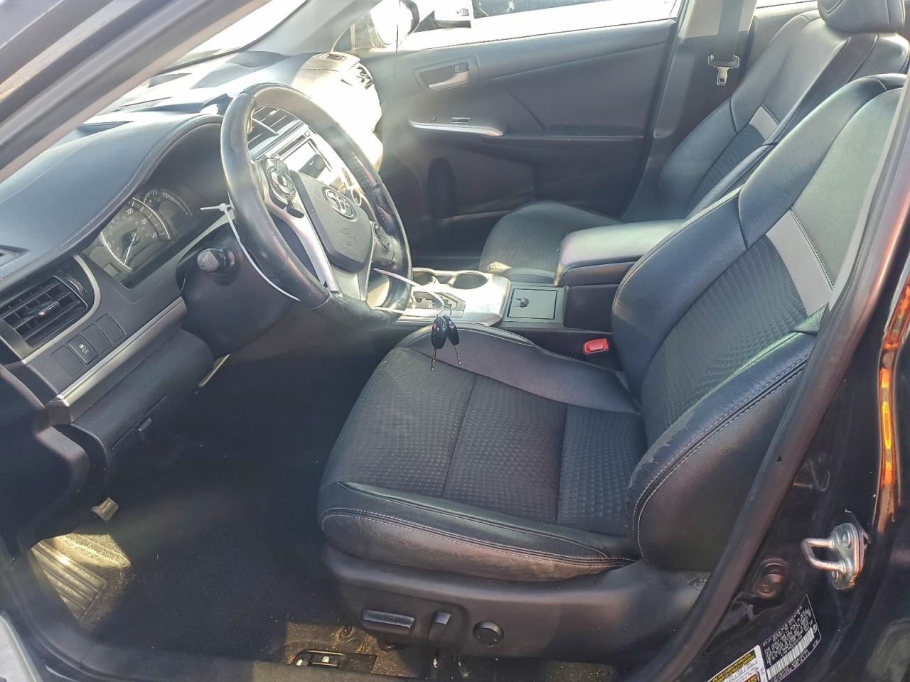 Toyota Camry L Image 5