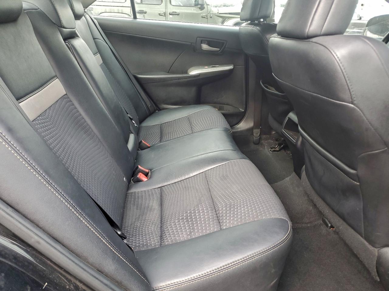 Toyota Camry L Image 4