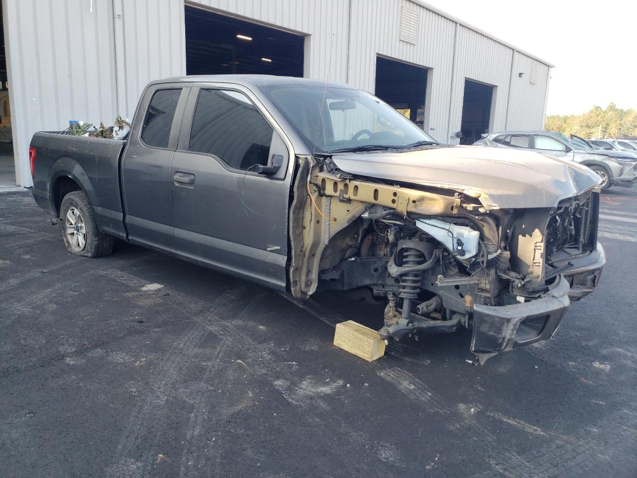 Ford F-150 Super Cab Image 4