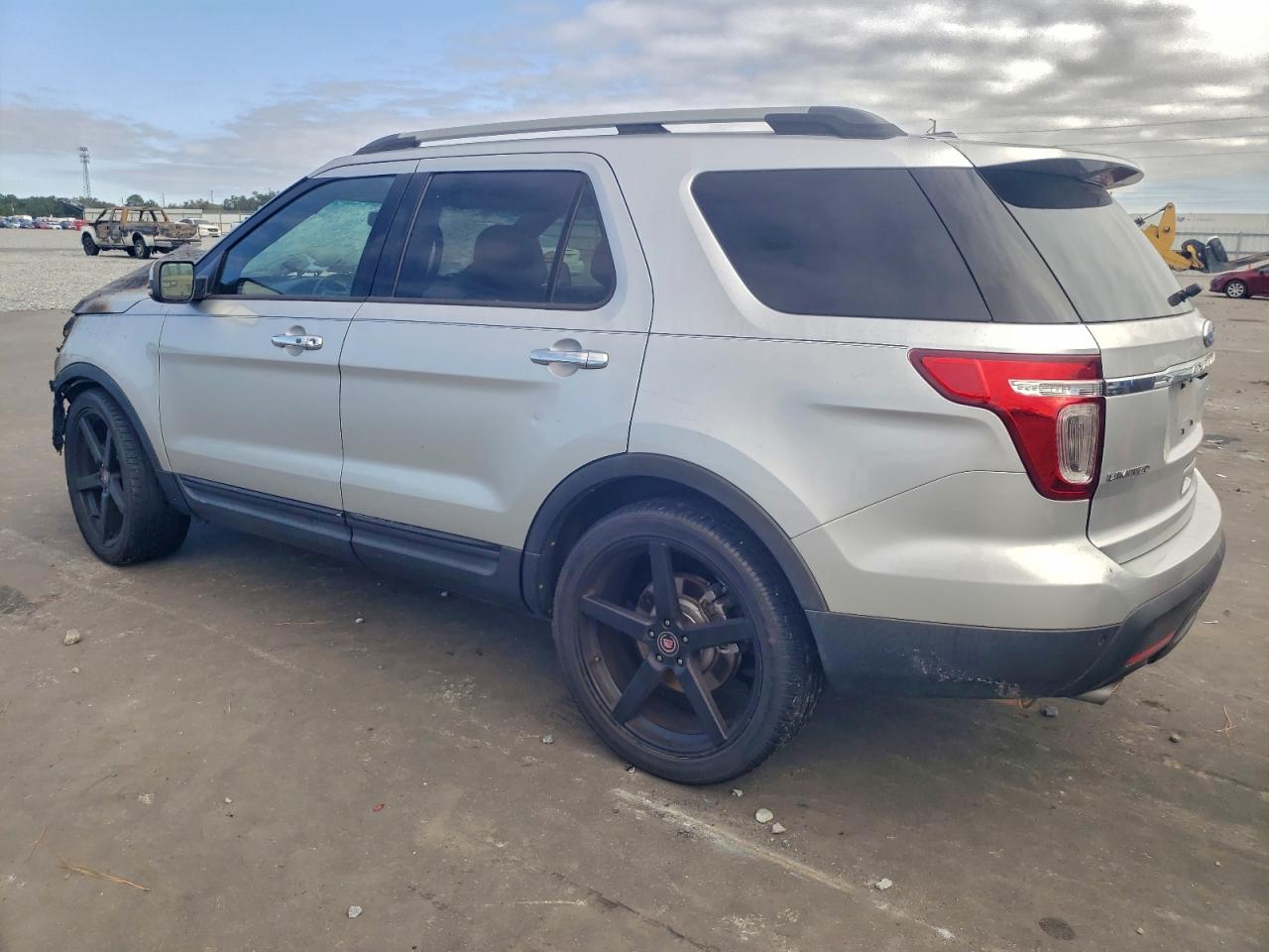 Ford Explorer Limited Image 2
