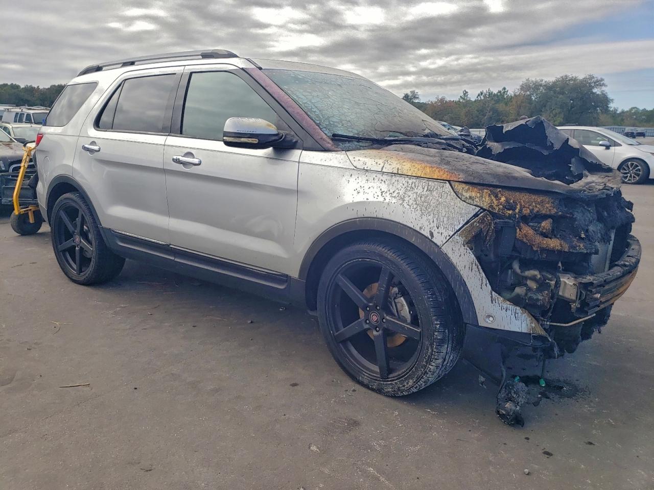 Ford Explorer Limited Image 3