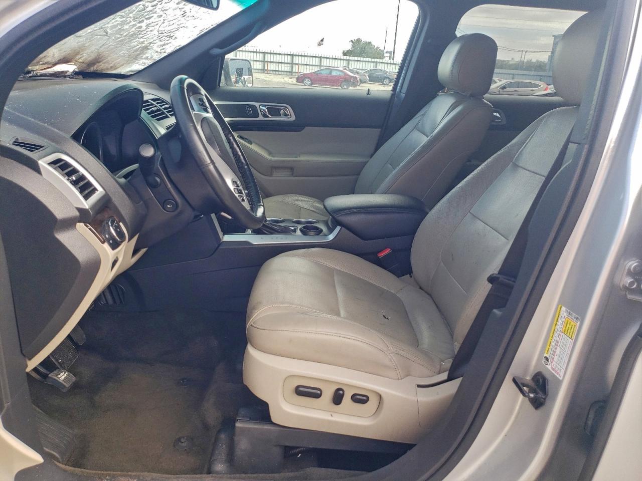 Ford Explorer Limited Image 6