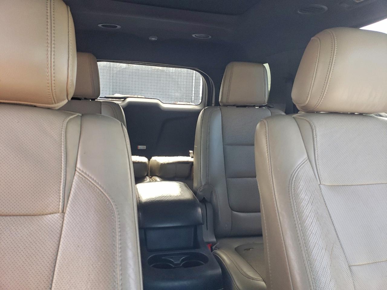 Ford Explorer Limited Image 11