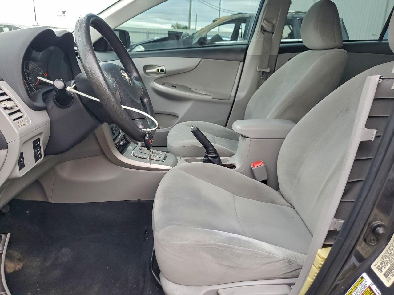 Toyota Corolla Base Image 6