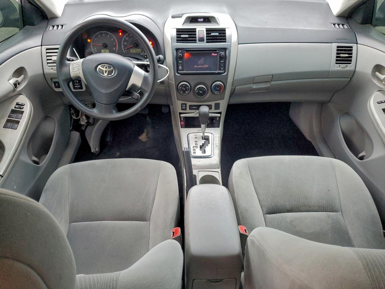 Toyota Corolla Base Image 7