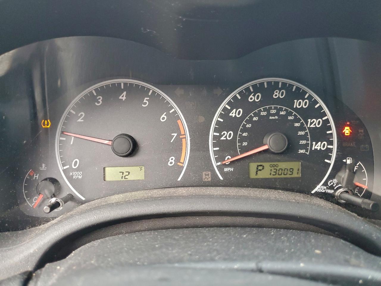 Toyota Corolla Base Image 9