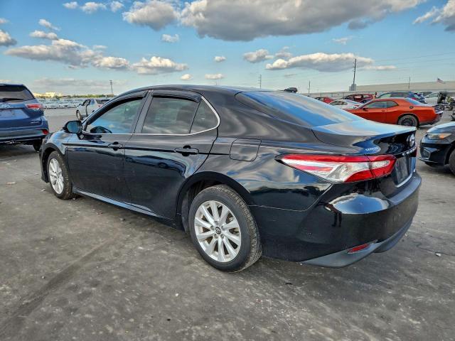 Toyota Camry L Image 3
