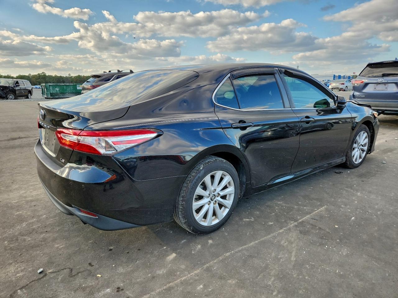 Toyota Camry L Image 11