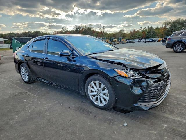 Toyota Camry L Image 2