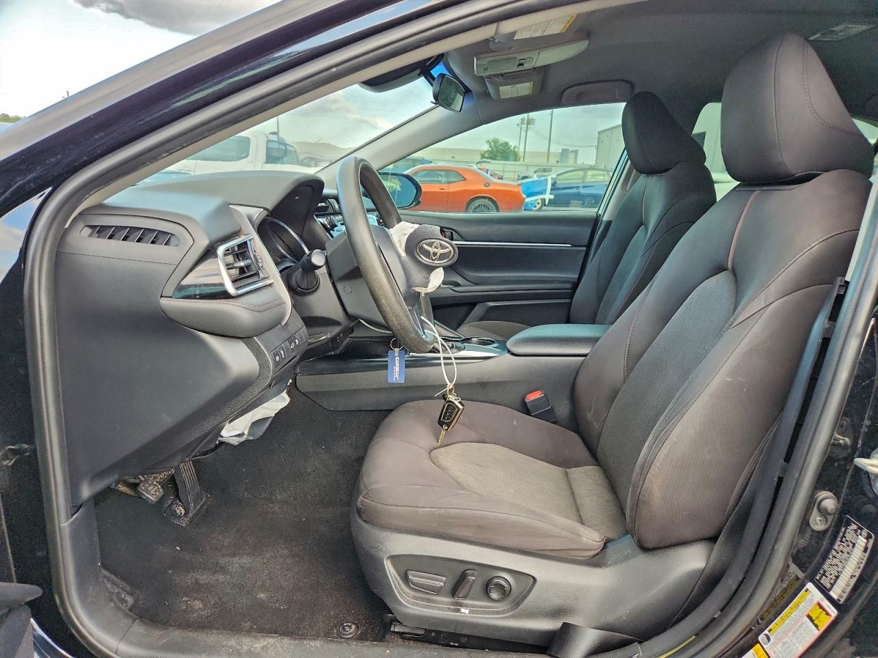 Toyota Camry L Image 12