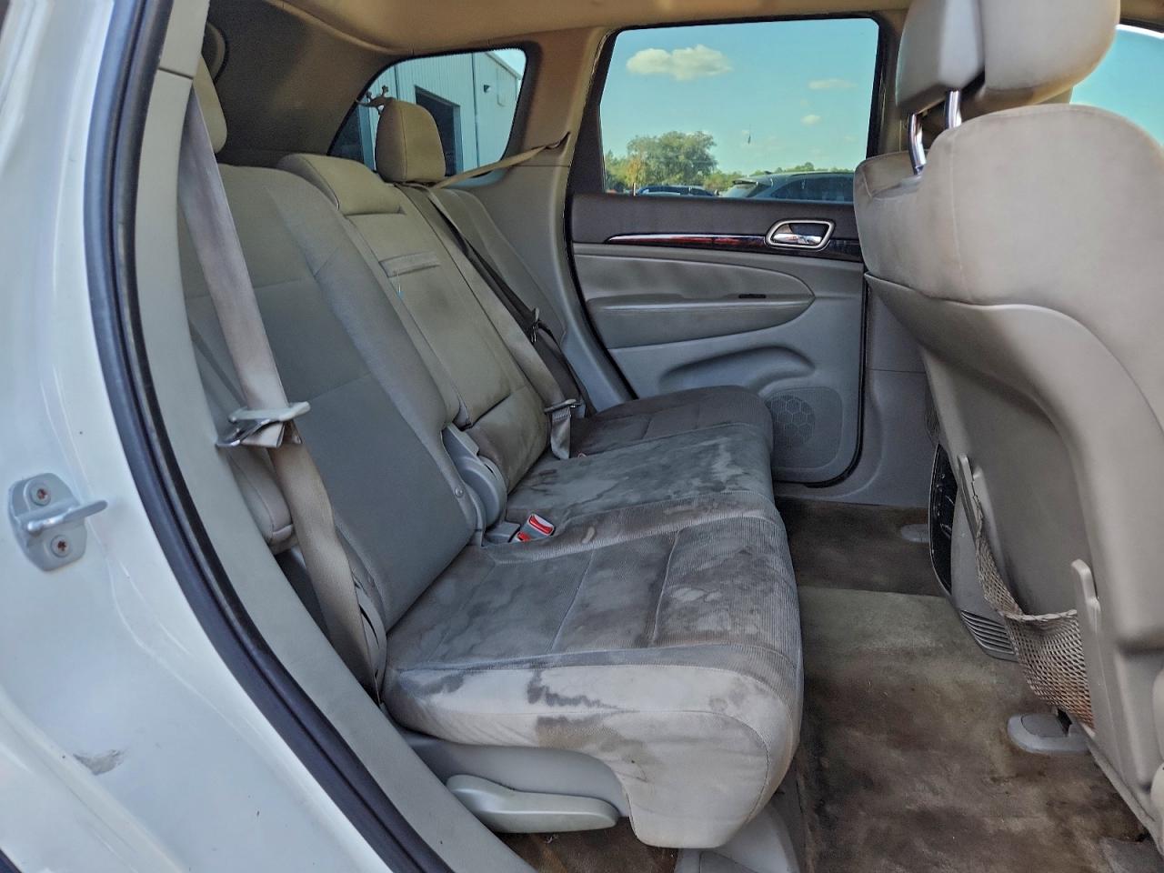 Jeep Grand Cherokee Laredo Image 2