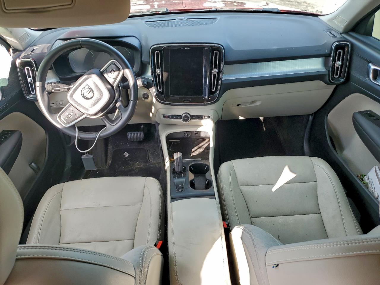 Volvo XC40 T4 Momentum Image 7