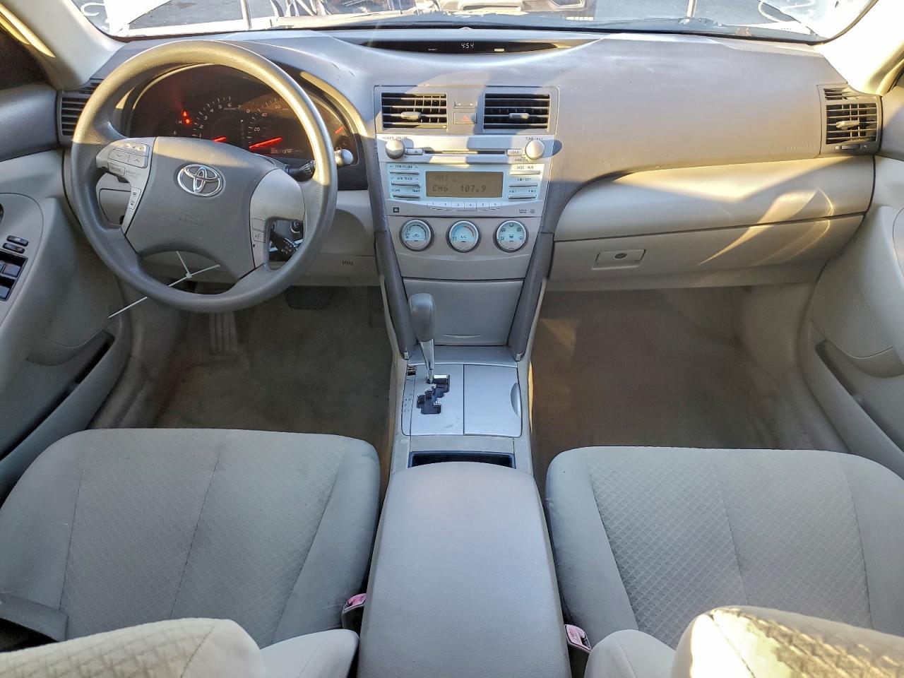 Toyota Camry Ce Image 8