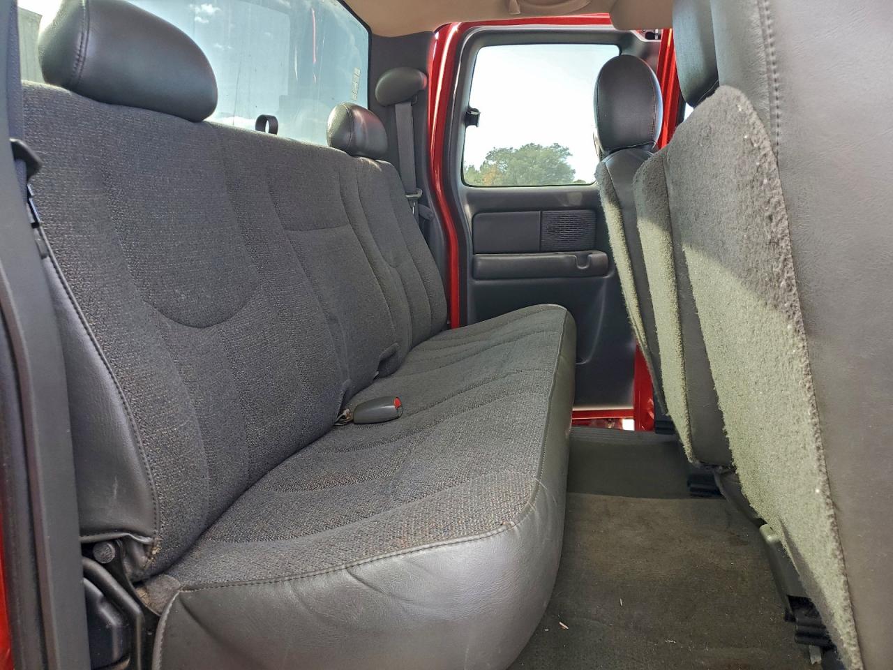 Chevrolet Silverado C1500 Image 2